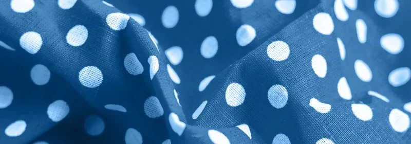 Stoffa a pois bianchi